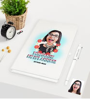 BK Gift Kişiye Özel Dünyanın En İyi Annesi Karikatürlü Beyaz Defter Kalem Seti