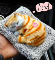 Minderde Uyuyan Sesli Peluş Kedi