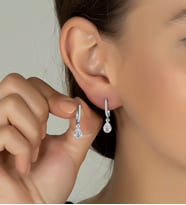 925 Ayar Gümüş Rodyumlu Damla Taşlı Küpe