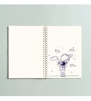 Astronot Saturn Tasarımlı Spiralli A5 96 Yaprak Çizgisiz Defter
