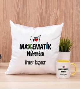 Matematik Mühendisi Kare Yastık ve Sarı Kupa Bardak
