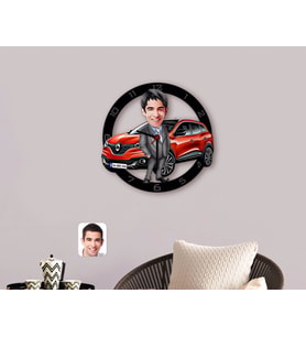 BK Gift Kişiye Özel Plakalı Erkek Renault Kadjar Karikatürlü Ahşap Duvar Saati-1 (Beyaz)