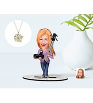 BK Gift Kişiye Özel Kadın Profesyonel Fotoğrafçı Karikatürlü 3D Ahşap Biblo ve İsimli Tarihli Papatya Kolye Seti-1 (Model 1)