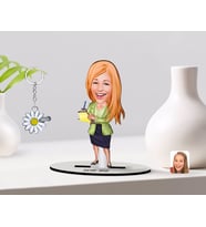 BK Gift Kişiye Özel Kadın Asistan Karikatürlü 3D Ahşap Biblo ve İsimli Silver Papatya Anahtarlık-2 (Model 1)