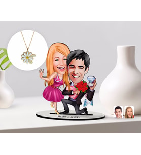 BK Gift Kişiye Özel Sevgililer Karikatürlü 3D Ahşap Biblo ve Çift İsimli Papatya Kolye Seti-9 (Model 1)
