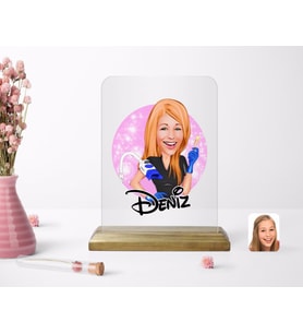 BK Gift Kişiye Özel Kadın Güzellik Uzmanı Karikatürlü Ahşap Standlı Çerçeve-2 (Beyaz)