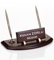 Çift Kalemli Ahşap Masa İsimliği Ofis Hediyesi Masaüstü İsimlik (Kahverengi)