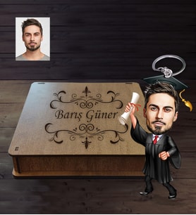 Kişiye Özel Mezuniyet Karikatürlü  Ahşap Anahtarlık Kutulu Bay-3