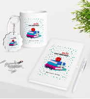 BK Gift Kişiye Özel En İyi Sınıf Öğretmeni Kupa Anahtarlık Beyaz Defter Kalem Hediye Seti-13 (Model 1)