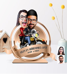 BK Gift Kişiye Özel Yılın En Mükemmel Çifti Karikatürlü 3D Ahşap Biblo Plaket - 17
