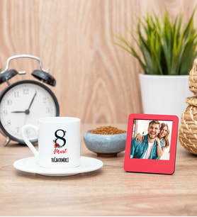 Kadınlar Gününe Özel Kahve Fincanı ve Kırmızı Mini Fotoğraf Çerçevesi