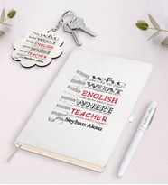 BK Gift Kişiye Özel İngilizce Öğretmeni Beyaz Defter Kalem Ve Anahtarlık Hediye Seti-7 (Model 1)