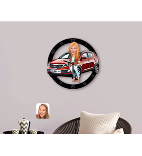 BK Gift Kişiye Özel Plakalı Kadın Kia Sportage Karikatürlü Ahşap Duvar Saati-1 (Beyaz)