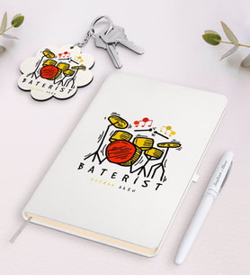 BK Gift Kişiye Özel Baterist Beyaz Defter Kalem ve Anahtarlık Hediye Seti-2 (Model 1)