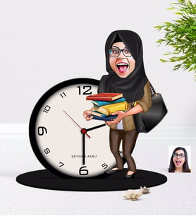 BK Gift Kişiye Özel Bayan Öğretmen Karikatürlü Ahşap Masaüstü Biblo Saat-8 (Beyaz)