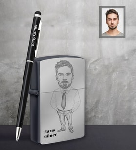 Kişiye Özel Öğretmen Karikatürlü Siyah Çakmak Kalem Hediye Seti Bay-13 (Model 1)