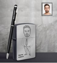 Kişiye Özel Öğretmen Karikatürlü Siyah Çakmak Kalem Hediye Seti Bay-13 (Model 1)