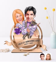 BK Gift Kişiye Özel Yılın En Mükemmel Çifti Karikatürlü 3D Ahşap Biblo Plaket-56 (Beyaz)