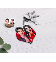 BK Gift Kişiye Özel Sevgililer Karikatürlü Ahşap Kalp Anahtarlık-4 (Beyaz)