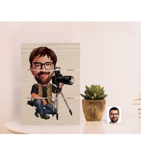 BK Gift Kişiye Özel Erkek Profesyonel Fotoğrafçı Karikatürlü Otantik Masaüstü Ahşap Palet Çerçeve-1 (Beyaz)