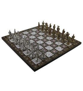 Orta Boy Metal İspanyol Askerleri Satranç Takımı Parlak ve Sedef Desenli MDF Ahşap Tahtası (37x37 cm.) (Çok Renkli)