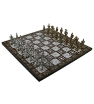 Orta Boy Metal İspanyol Askerleri Satranç Takımı Parlak ve Sedef Desenli MDF Ahşap Tahtası (37x37 cm.) (Çok Renkli)