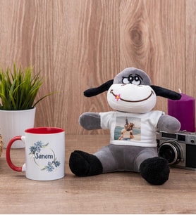 İsme Özel Çiçek Desenli Kırmızı Kupa Bardak ve Peluş Eşek