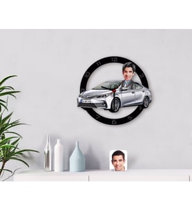 BK Gift Kişiye Özel Plakalı Erkek Toyota Corolla Karikatürlü Ahşap Duvar Saati-1 (Beyaz)