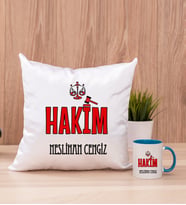 Hakim Kare Yastık ve Mavi Kupa Bardak