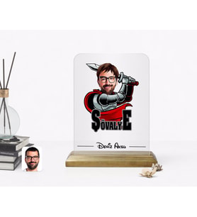 BK Gift Kişiye Özel Şövalye Karikatürlü Ahşap Standlı Çerçeve-1 (Beyaz)