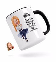 BK Gift Kişiye Özel Kadın Her Şey Yolundaymış Gibi Karikatürlü Siyah Kupa Bardak-2