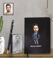 Kişiye Özel Öğretmen Karikatürlü  Siyah Defter Kalem Çakmak Hediye Seti  Bay-7 (Model 1)
