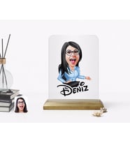 BK Gift Kişiye Özel Kadın Patron Karikatürlü Ahşap Standlı Çerçeve-5 (Beyaz)