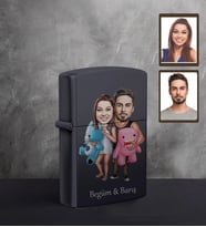 Kişiye Özel Sevgili Karikatürlü UV Baskılı Siyah Benzinli Çakmak Model 17