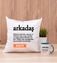 Arkadaş Kelime Anlamı Kare Yastık ve Mavi Kupa Bardak