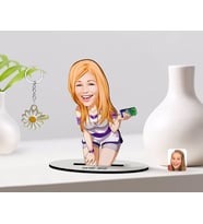 BK Gift Kişiye Özel Kadın Karikatürlü 3D Ahşap Biblo ve İsimli Gold Papatya Anahtarlık-36 (Model 1)