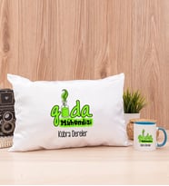 Gıda Mühendisi Dikdörtgen Yastık ve Mavi Kupa Bardak