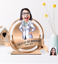 BK Gift Kişiye Özel Yılın En İyi Bayan Doktoru Karikatürlü 3D Ahşap Biblo Plaket - 1