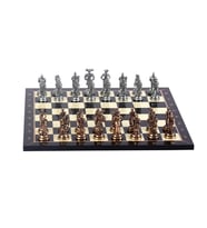 Orta Boy Metal İspanyol Satranç Takımı Antik ve Ceviz Desenli MDF Ahşap Satranç Tahtası (37x37 cm.) (Çok Renkli)