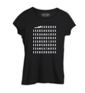 Change is Knocking Siyah Kadın Tshirt