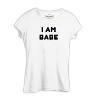 I am Babe Beyaz Kadın Tshirt