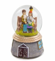 Romantik Aşıklar Işıklı Müzikli Püskürtmeli Büyük Boy Kar Küresi (Karışık)