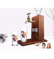 BK Gift Kişiye Özel Renkli Baskılı Sevgililer Karikatürlü İkili Rakı Bardağı ve Ahşap Rakı Standı Hediye Seti-13 (Model 1)
