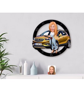 BK Gift Kişiye Özel Plakalı Kadın Opel Mokka Karikatürlü Ahşap Duvar Saati-1 (Beyaz)