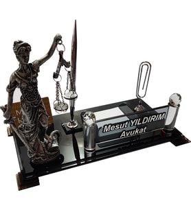 Kristal Masaüstü Kalemli isimlik - Ofis Makam Hediyesi - Hukuk - Savcı - Hakim - Avukat M205 ADALET SLV (Gümüş)