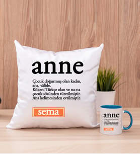 Anne Kelime Anlamı Kare Yastık ve Mavi Kupa Bardak