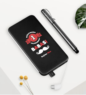 BK Gift Kişiye Özel Dünyanın 1 Numaralı Babası Siyah 5000 mAh Powerbank ve Kalem Seti (Model 1)