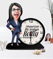 BK Gift Kişiye Özel Bayan Kolay Yetişmiyor Karikatürlü Ahşap Masaüstü Saat - 3 (Çok Renkli)