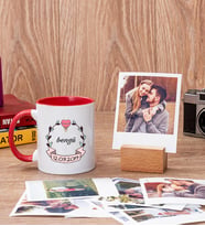 İsim Yazılı ve Tarihli Kırmızı Kupa Bardak ve Ahşap Standlı Polaroid Set