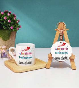 Mesajlı Laboratuvar Teknisyeni Tasarımlı Kişiye Özel Laboratuvar Teknisyeni Ahşap Altlıklı Türk Kahvesi Fincanı ve Anahtarlık Seti